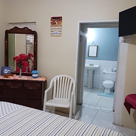 Tina's Guest House Ocho Ríos Extérieur photo