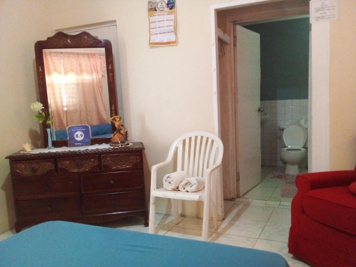Tina's Guest House Ocho Ríos Extérieur photo