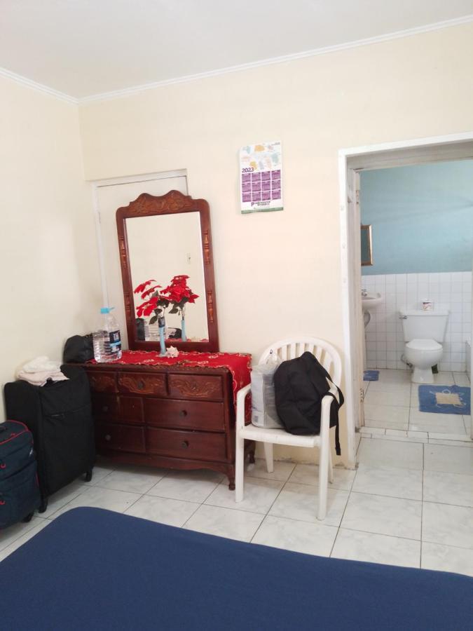Tina's Guest House Ocho Ríos Extérieur photo