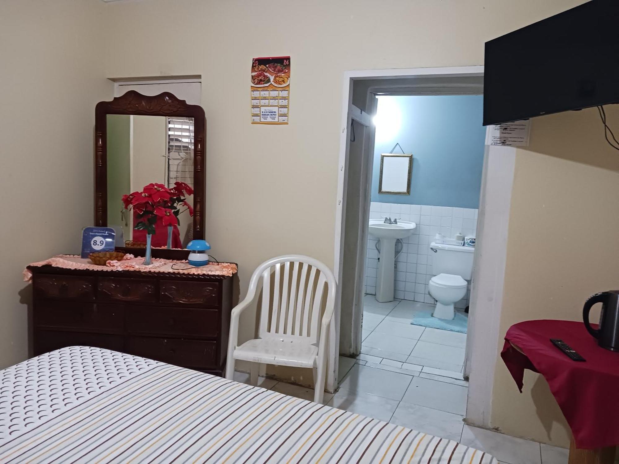 Tina's Guest House Ocho Ríos Extérieur photo
