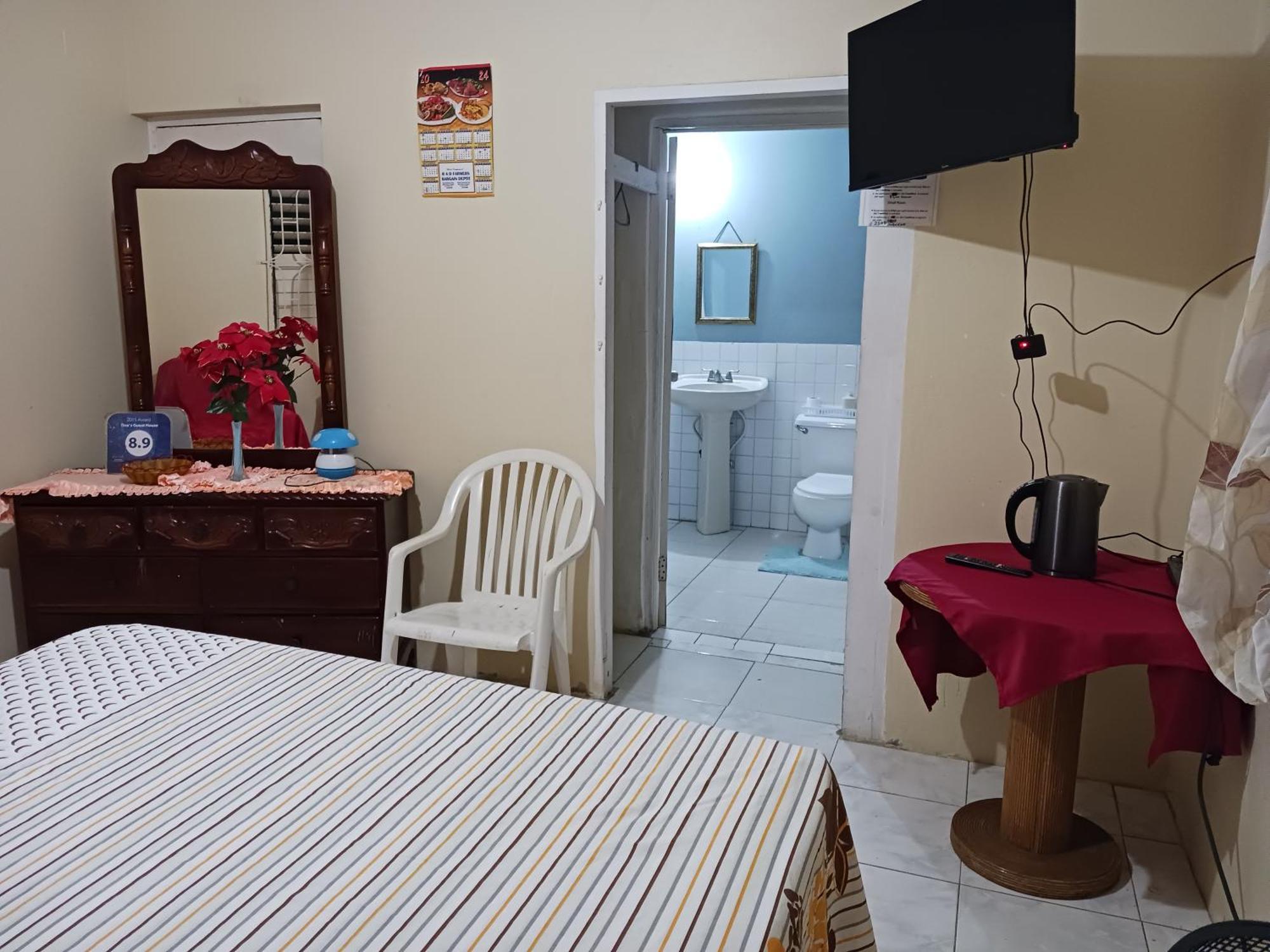 Tina's Guest House Ocho Ríos Extérieur photo