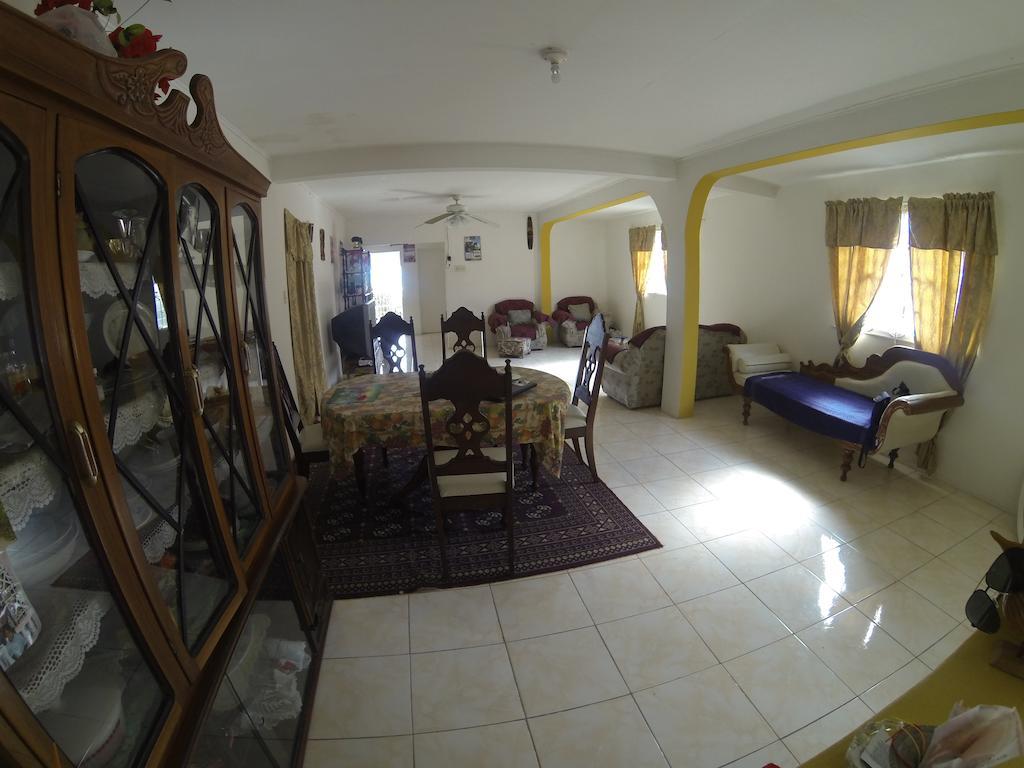 Tina's Guest House Ocho Ríos Extérieur photo