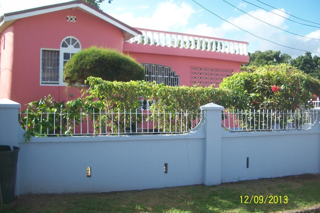 Tina's Guest House Ocho Ríos Extérieur photo